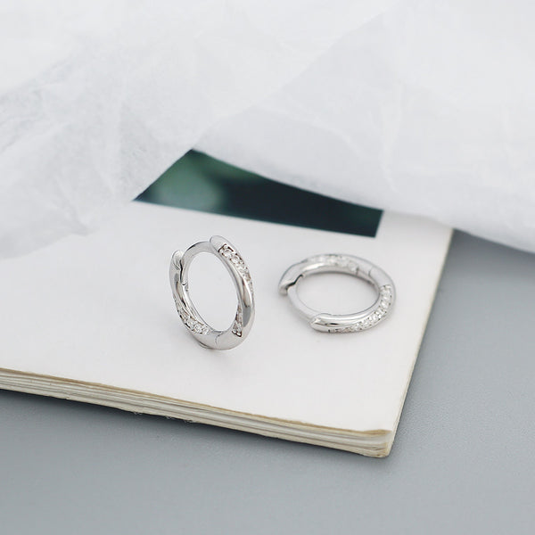 YHE0504 925 Sterling Silver Classic Cubic Zirconia Teist Hoop Earrings