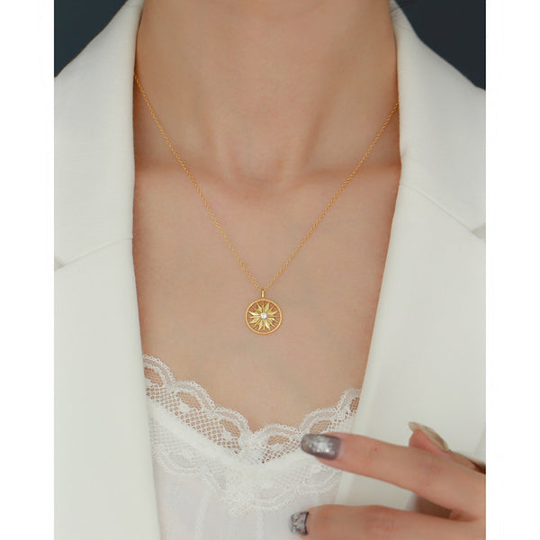 YHN072 925 Sterling Silver Trendy Starburst Cubic Zirconia Pendant Necklace