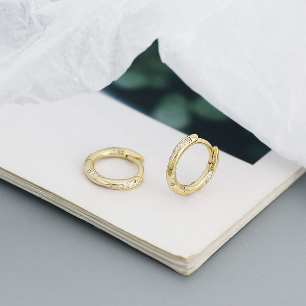 YHE0504 925 Sterling Silver Classic Cubic Zirconia Teist Hoop Earrings